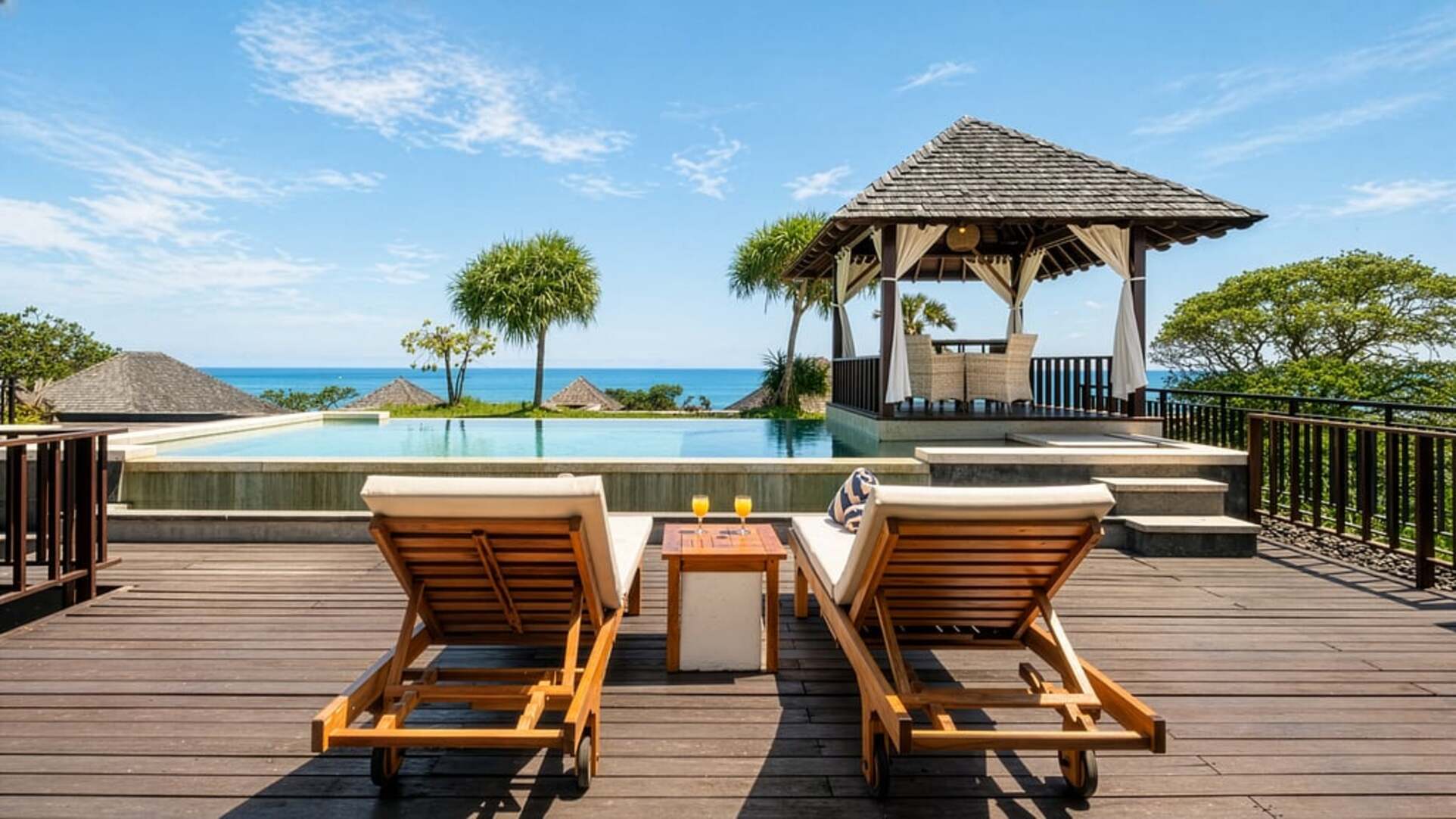 5 Star The Chand’s Three – Elevated Beachfront Escape