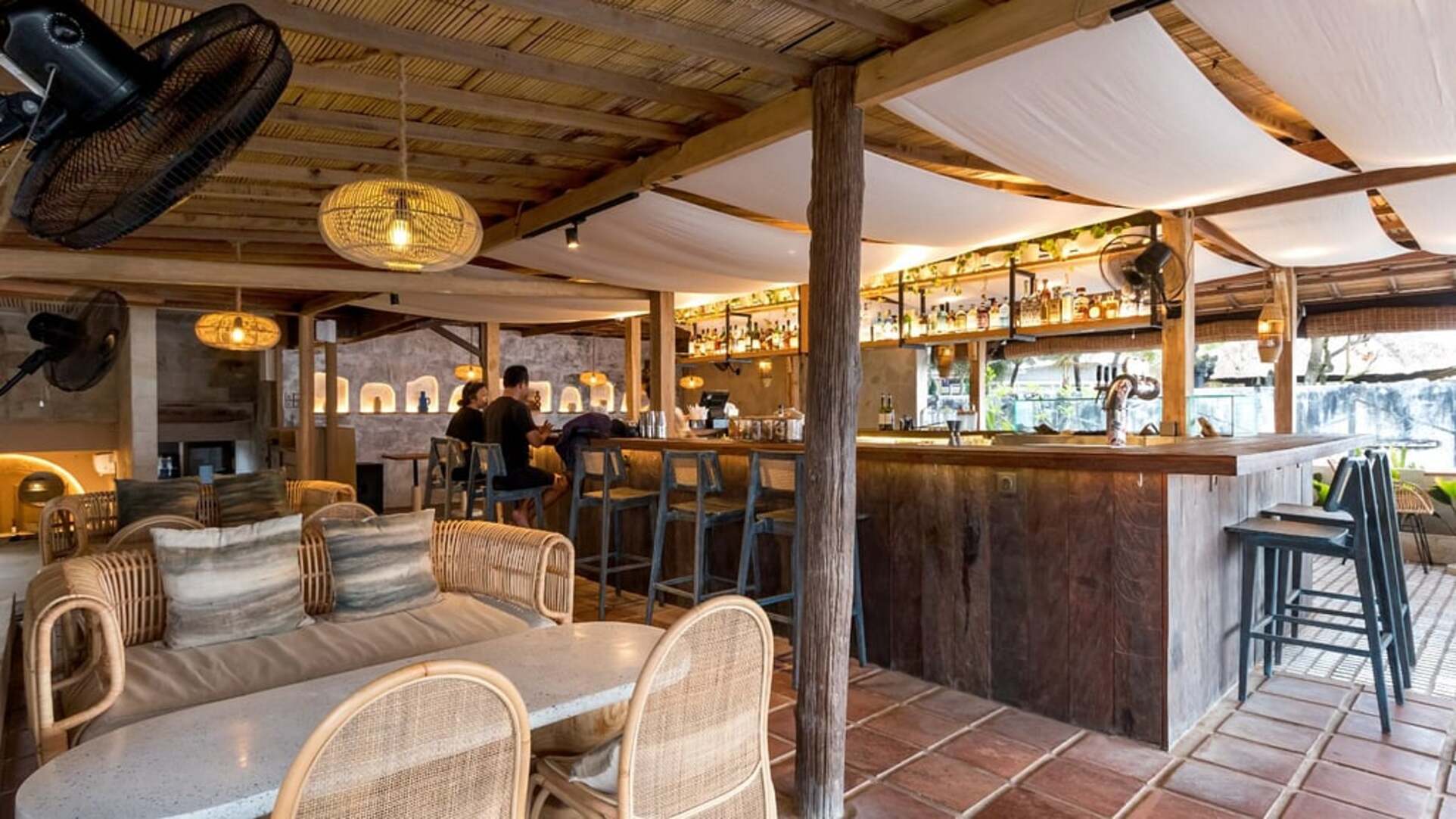 5 Star The Chand’s Three – Elevated Beachfront Escape