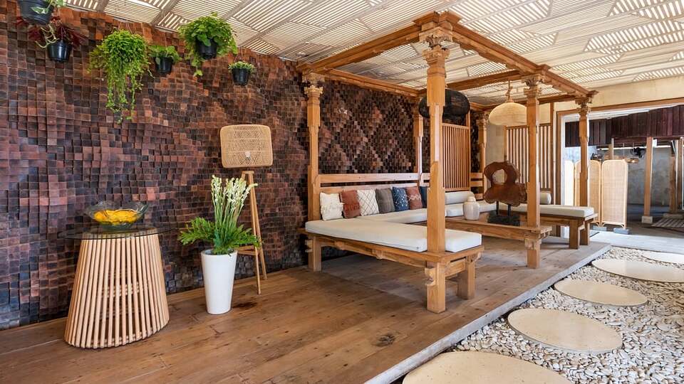 5 Star The Chand’s Three – Elevated Beachfront Escape