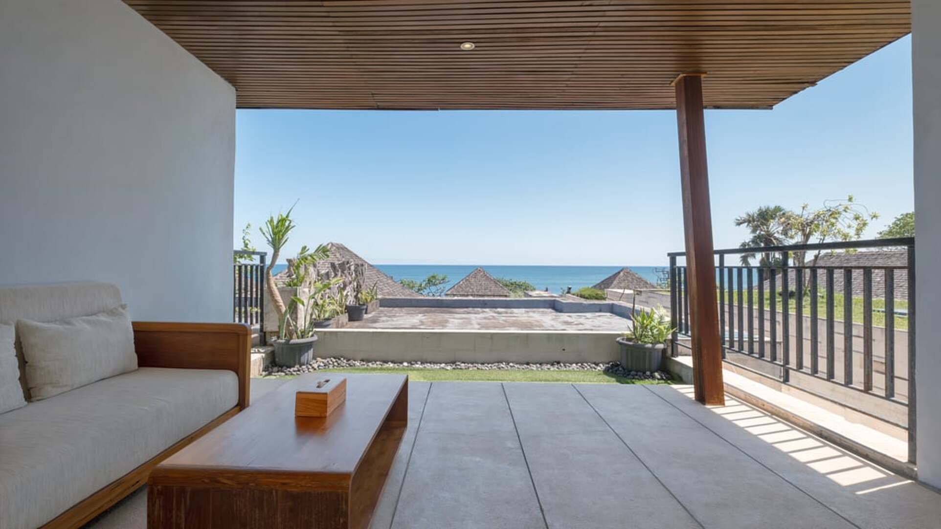 5 Star The Chand’s Three – Elevated Beachfront Escape