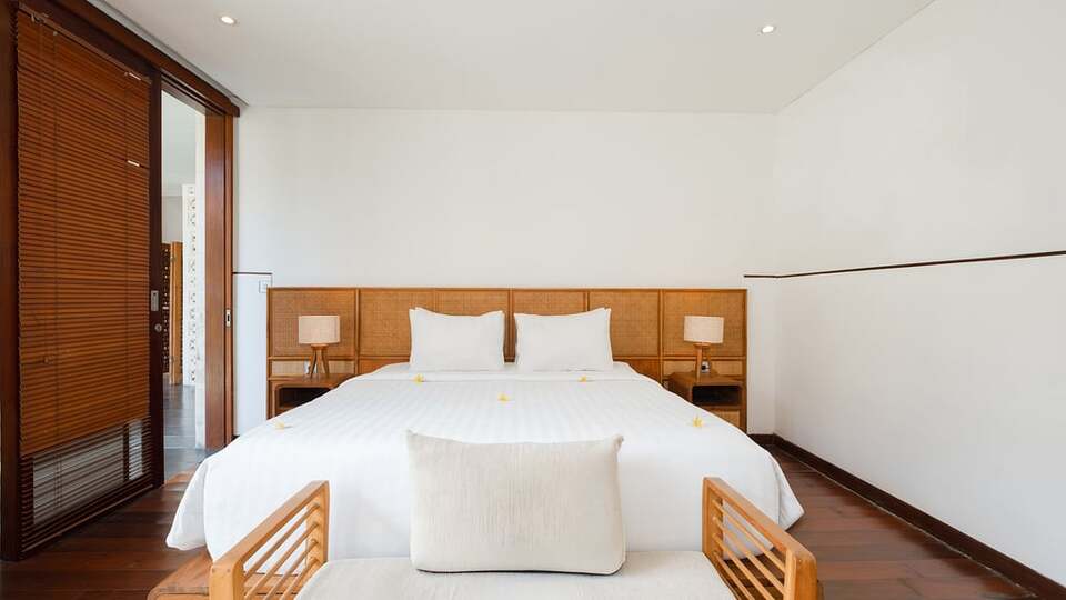 5 Star The Chand’s Three – Elevated Beachfront Escape