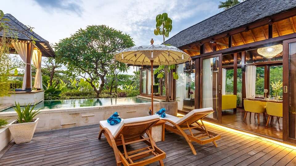 5 Star The Chand’s Two – Tropical Beachfront Haven