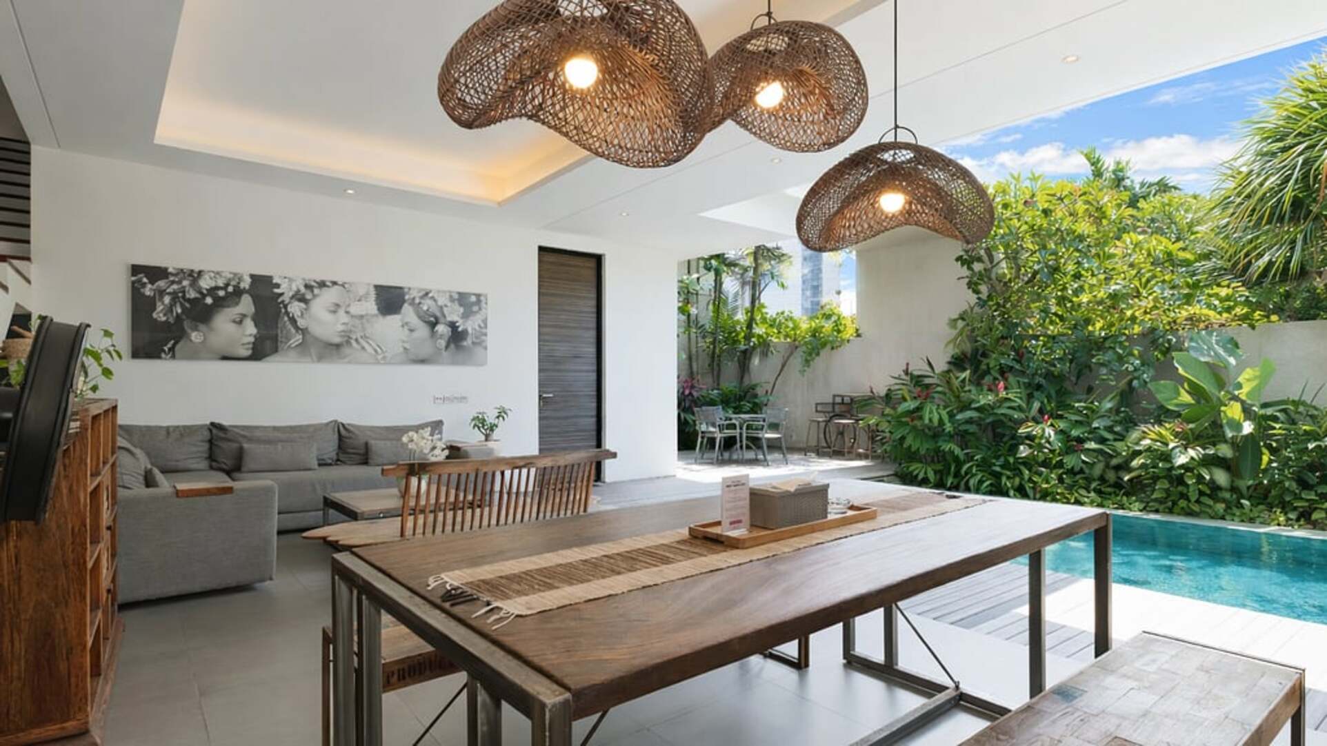 5 Star Swan Villa R – Boho Garden Escape