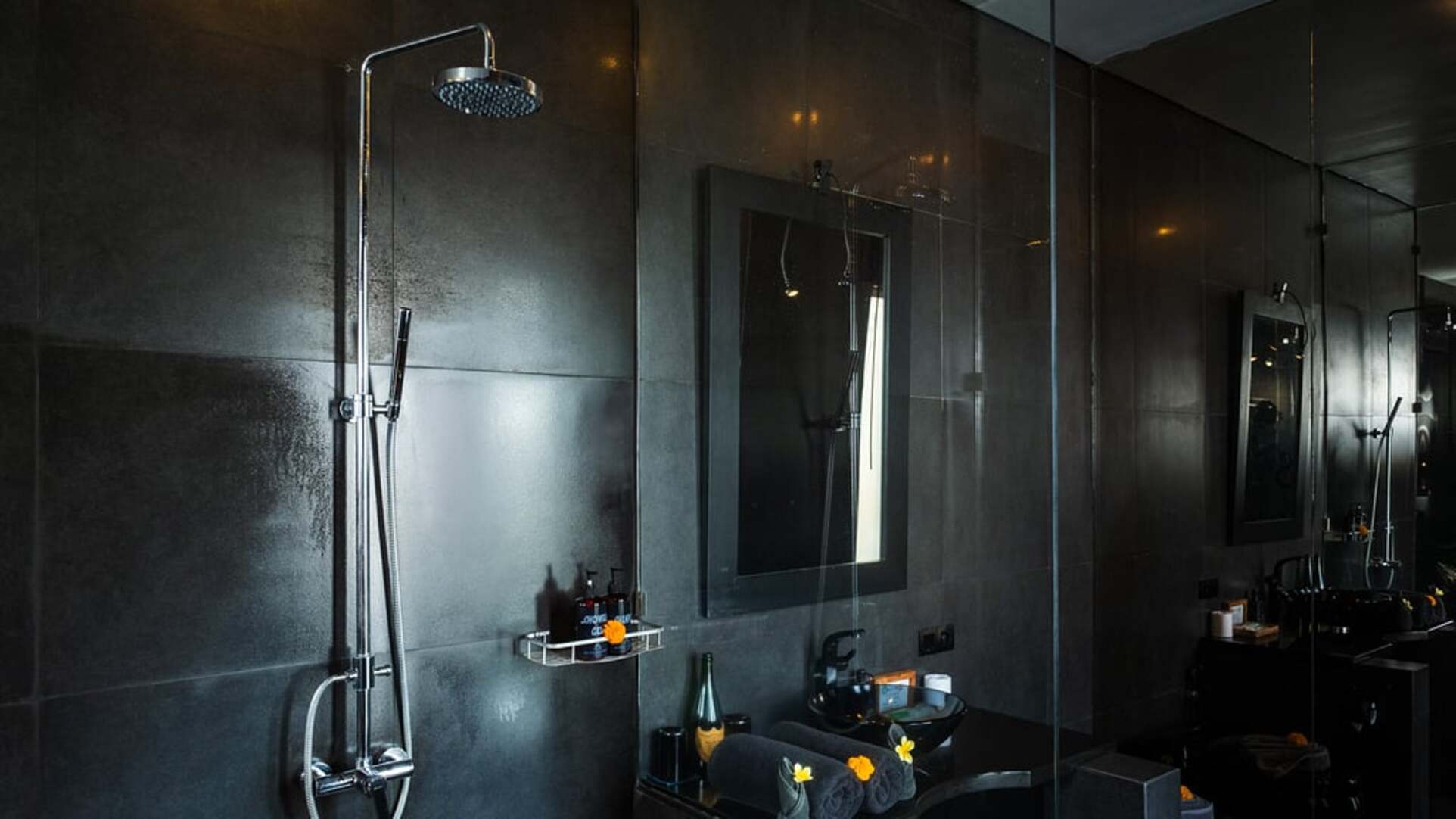 5 Star NicoNico Mansion – Eclectic Seminyak Mansion