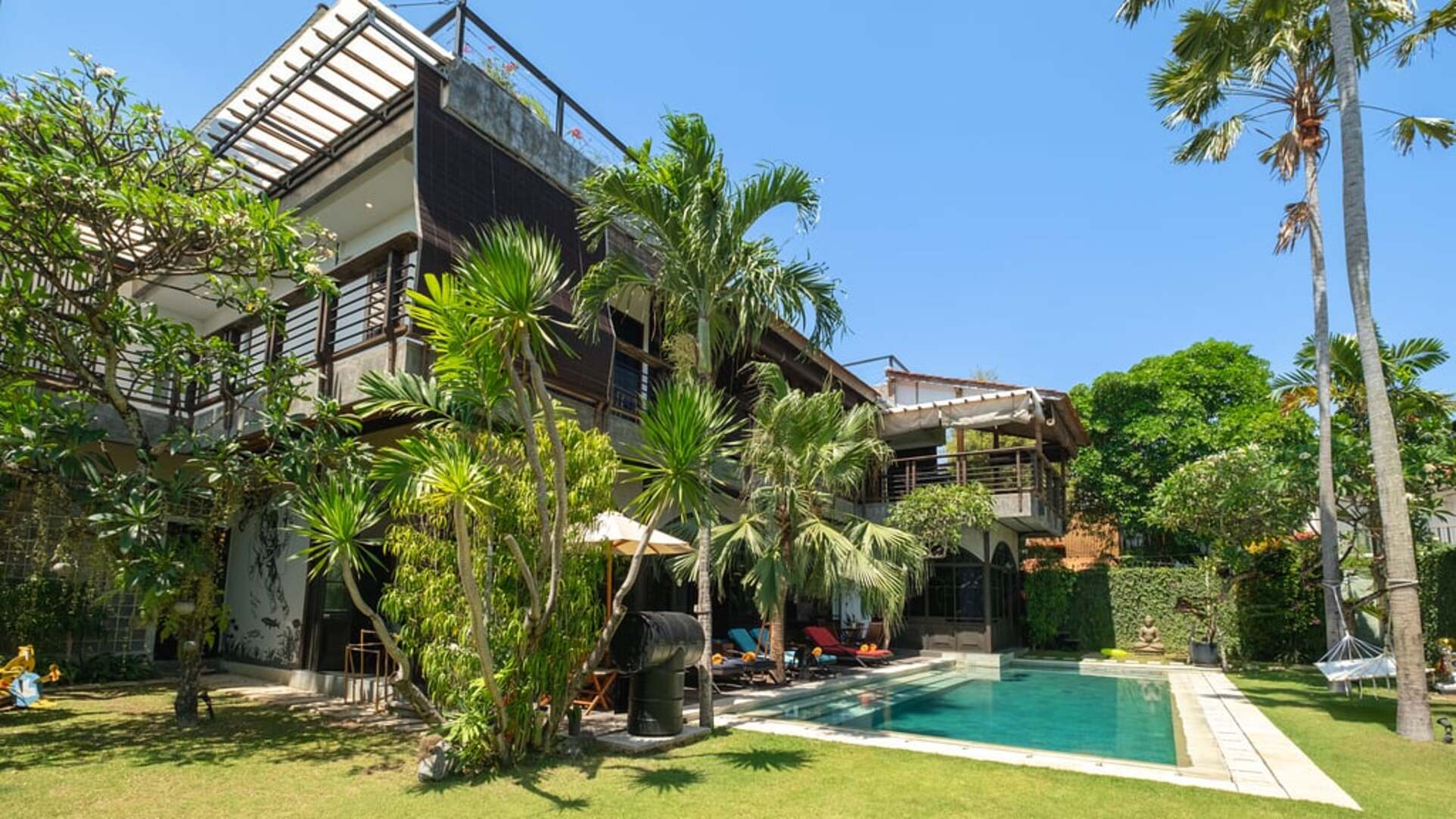 5 Star NicoNico Mansion – Eclectic Seminyak Mansion