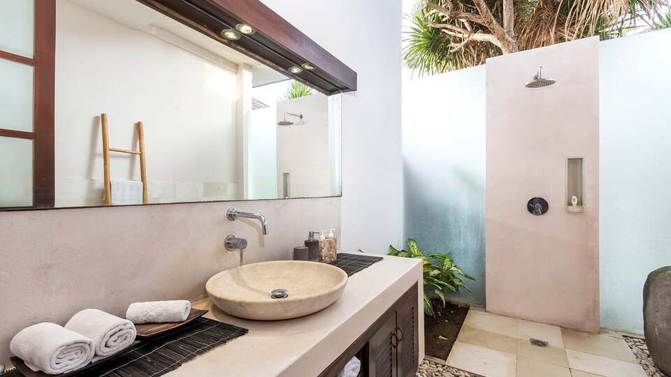 5 Star Alarte Estate – Elegant Seminyak Escape