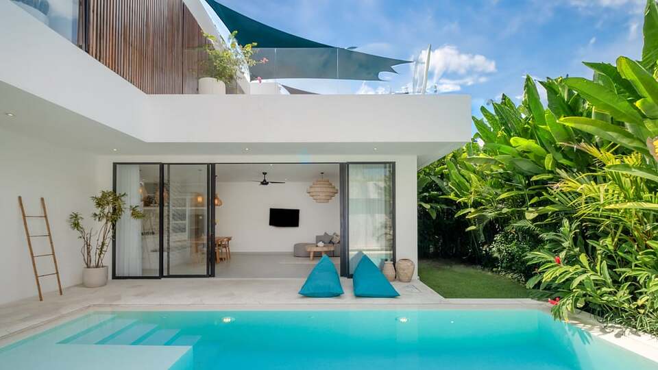 5 Star Villa Loona Palm Villa 2 - Contemporary Tropical Escape