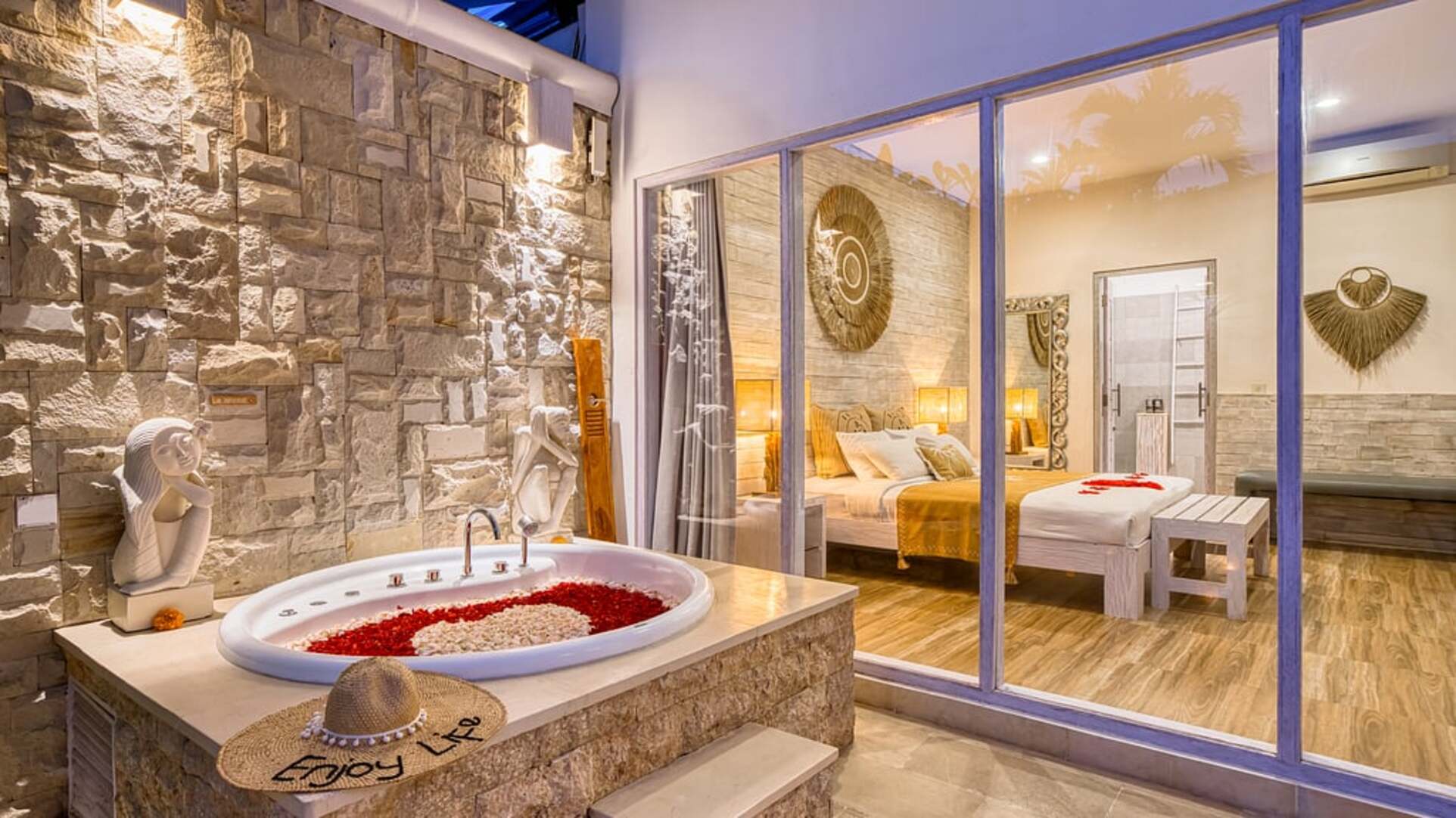5 Star Villa Larimar - Romantic Serenity