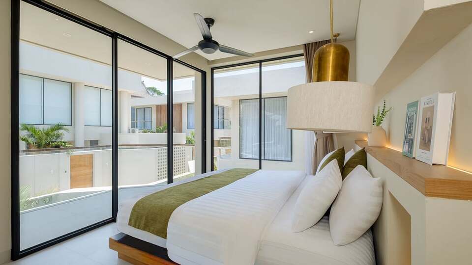 5 Star Loona Palm Seseh 1 - Contemporary Coastal Retreat