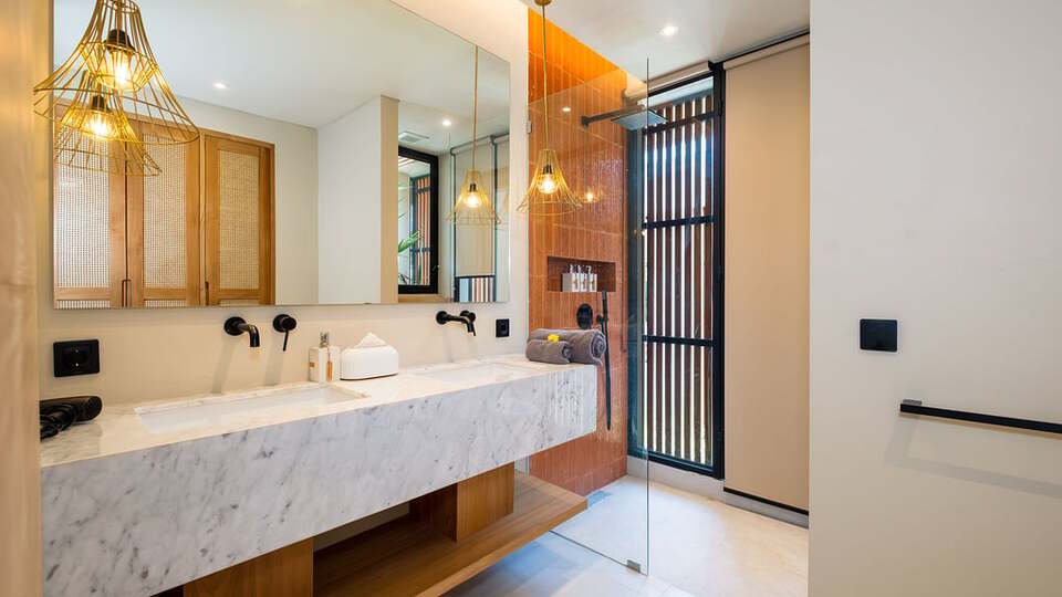 5 Star Loona Palm Seseh 2 - Modern Coastal Escape