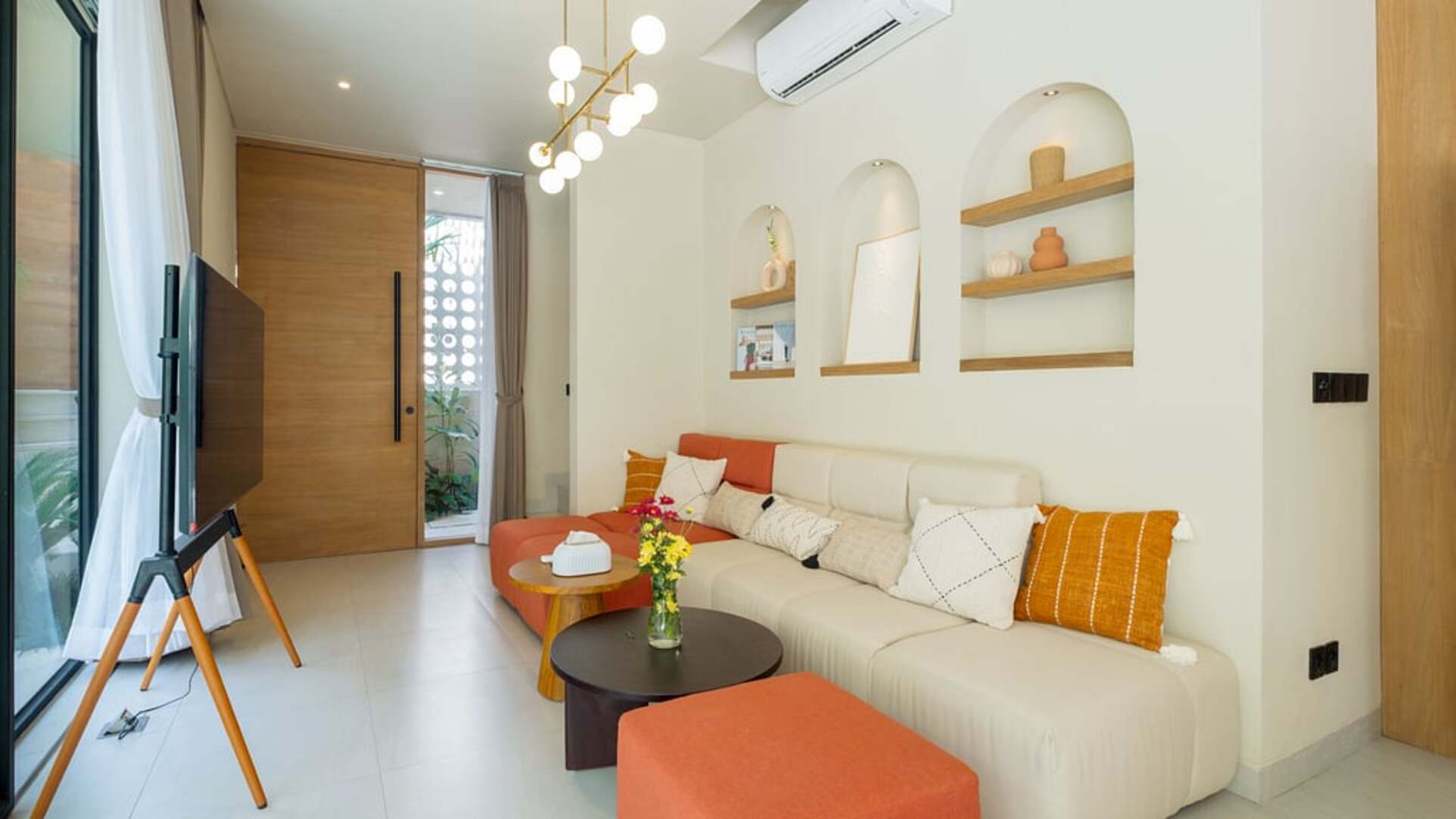 5 Star Loona Palm Seseh 2 - Modern Coastal Escape
