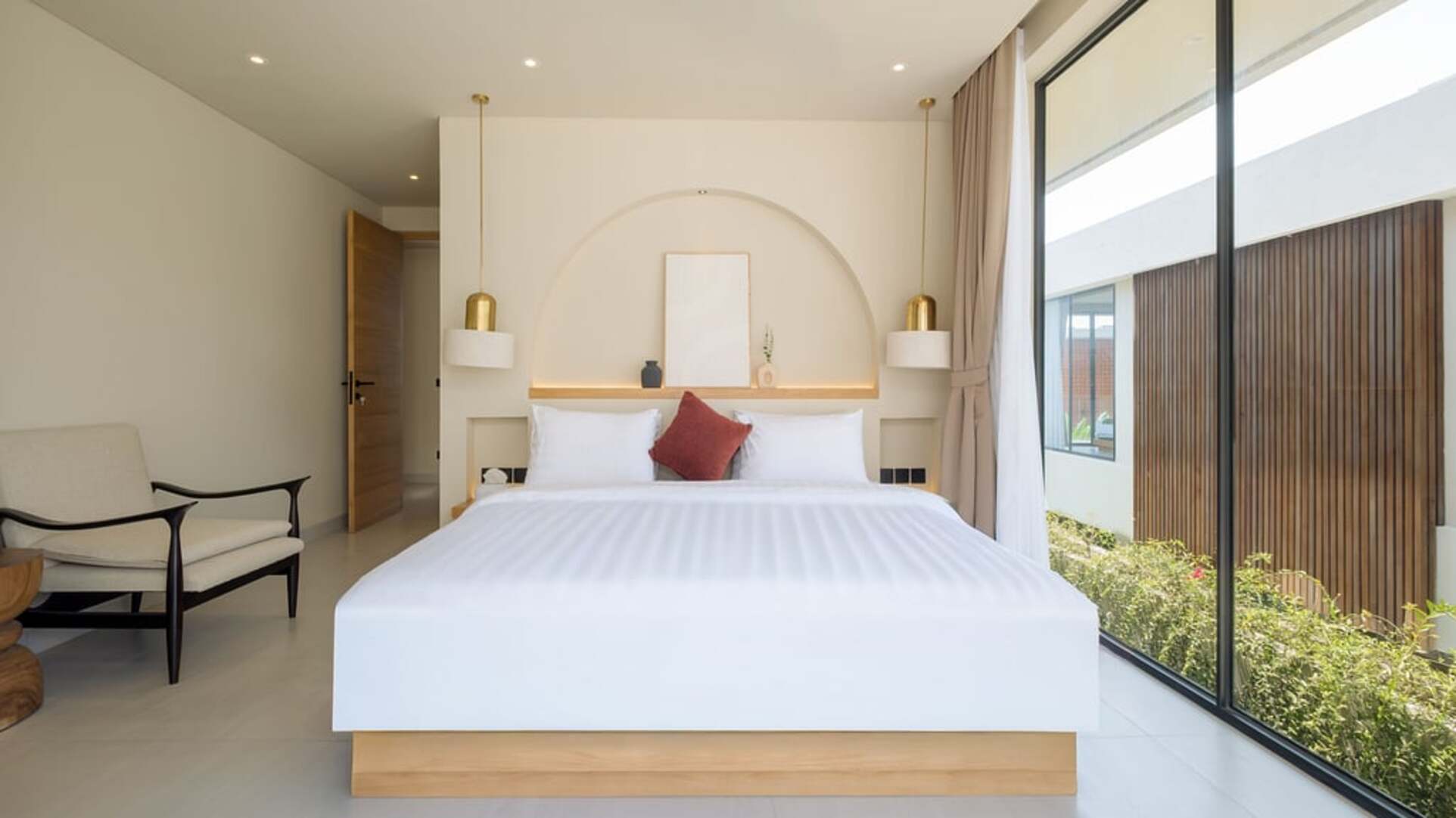 5 Star Loona Palm Seseh 2 - Modern Coastal Escape