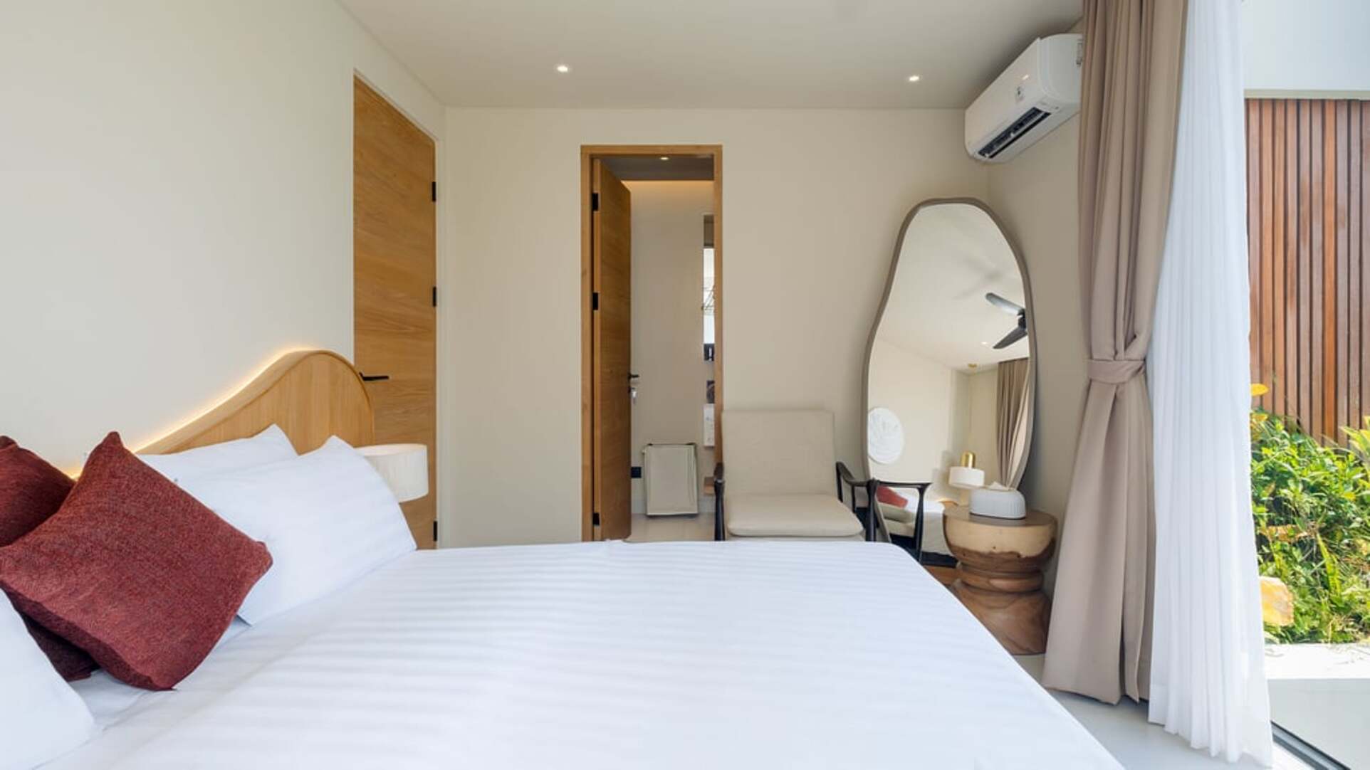 5 Star Loona Palm Seseh Estate - Modern Coastal Serenity
