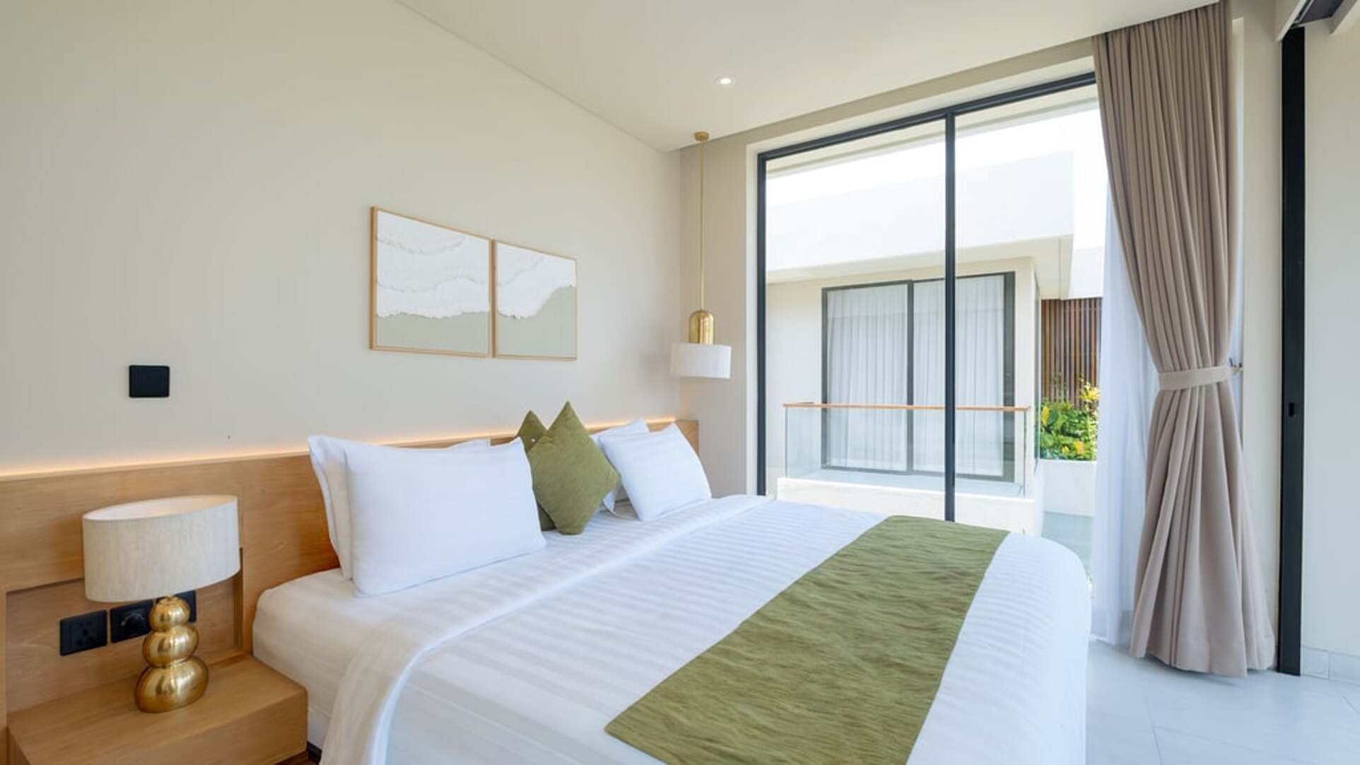 5 Star Loona Palm Seseh Estate - Modern Coastal Serenity