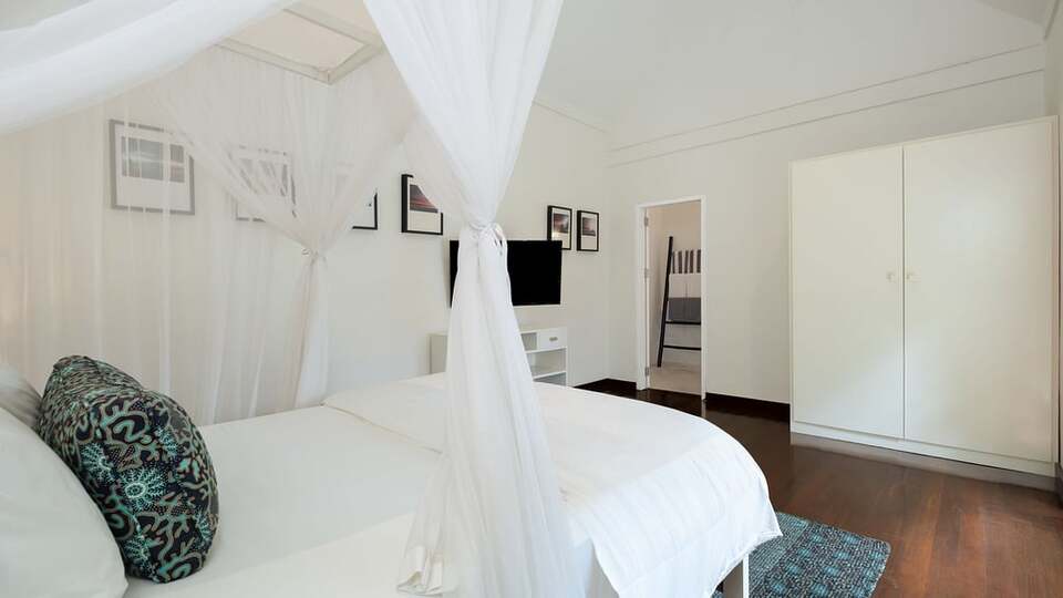 5 Star Villa Merta Sari 8 - Seminyak Serenity