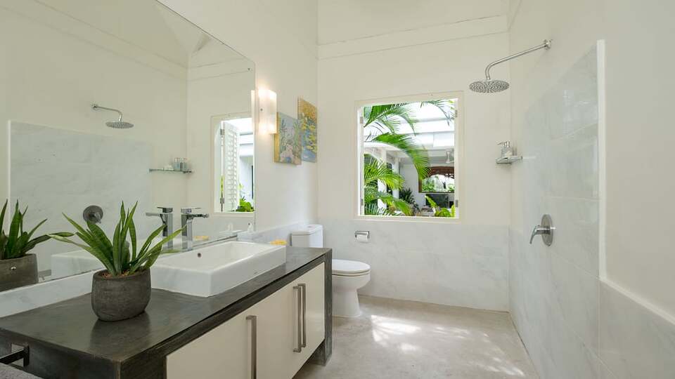 5 Star Villa Merta Sari 8 - Seminyak Serenity