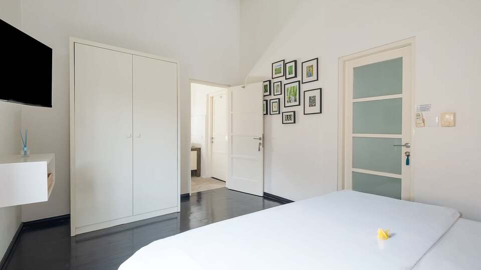 5 Star Villa Merta Sari 8 - Seminyak Serenity