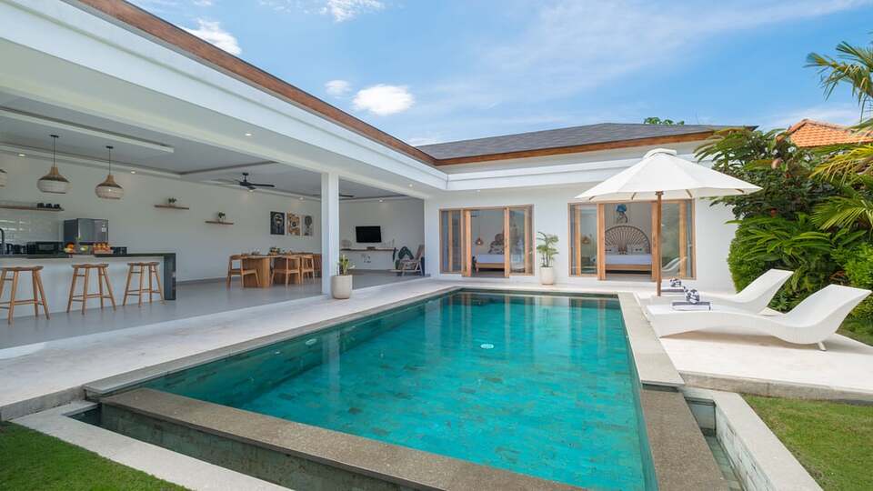 5 Star Villa Kuwait - Contemporary Tropical Escape