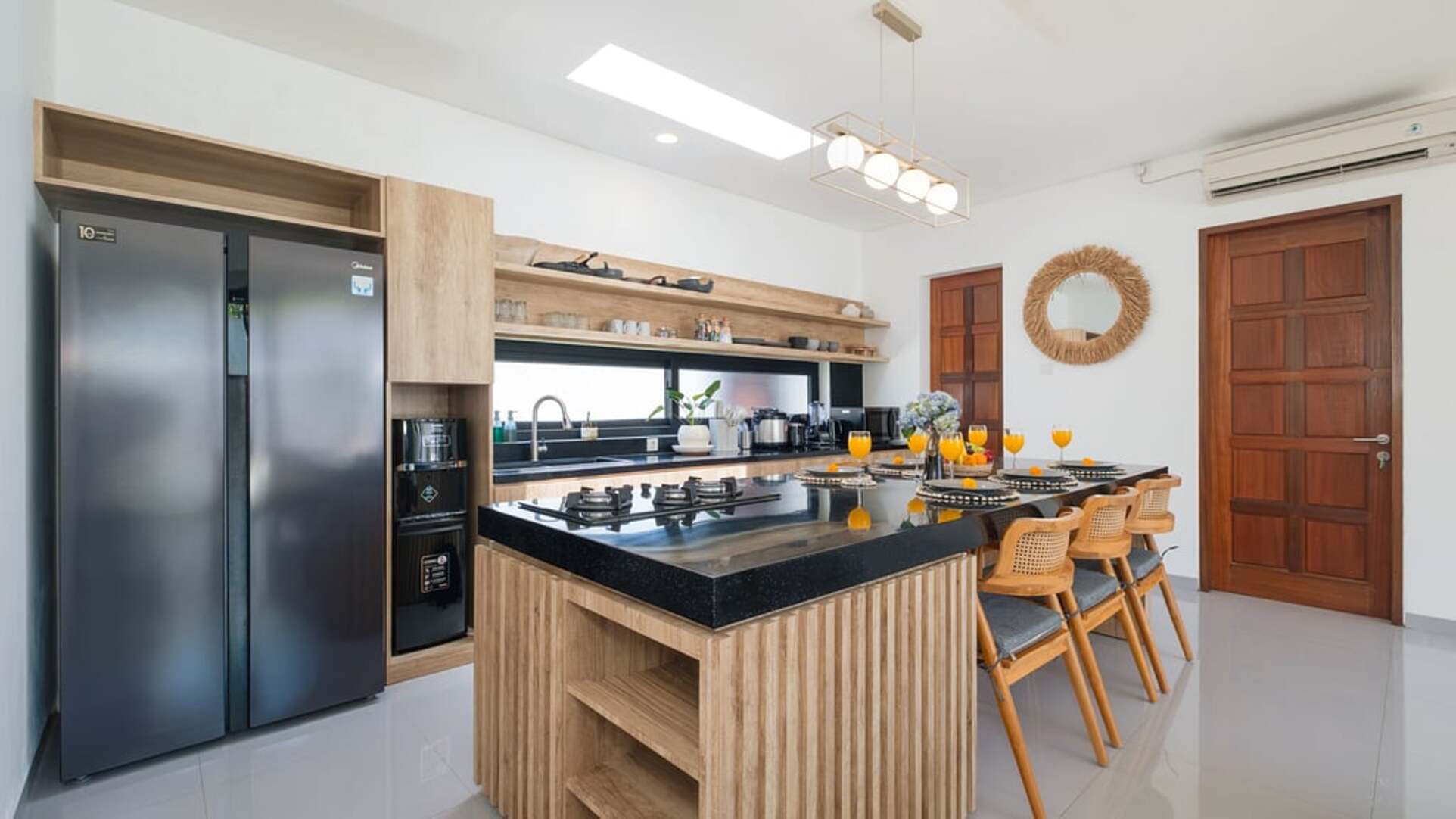 5 Star Villa Cansavina - Modern Seminyak Serenity