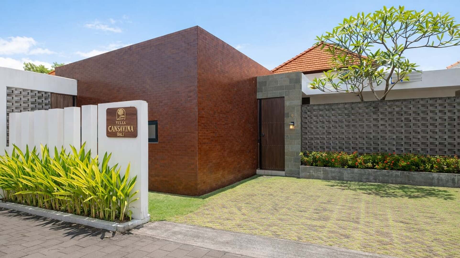 5 Star Villa Cansavina - Modern Seminyak Serenity