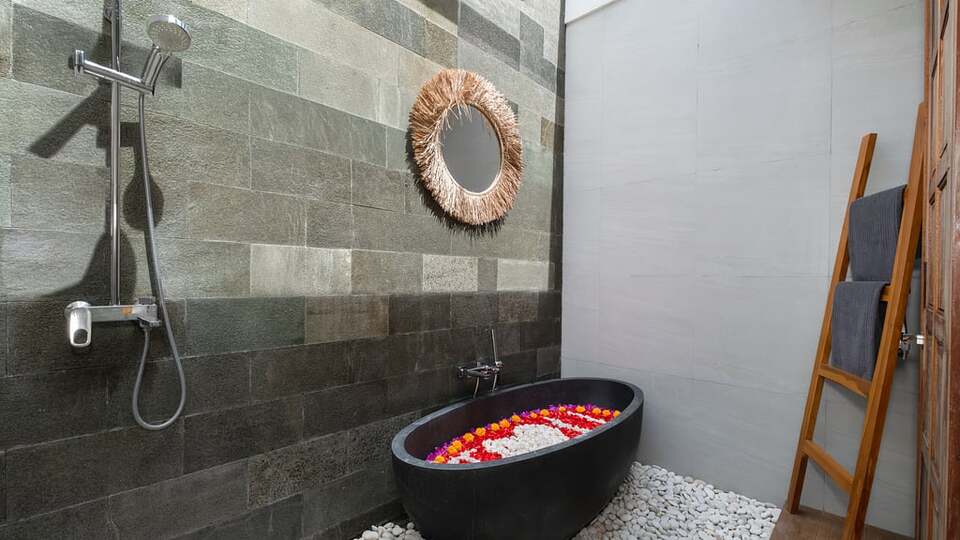 5 Star Villa Cansavina - Modern Seminyak Serenity