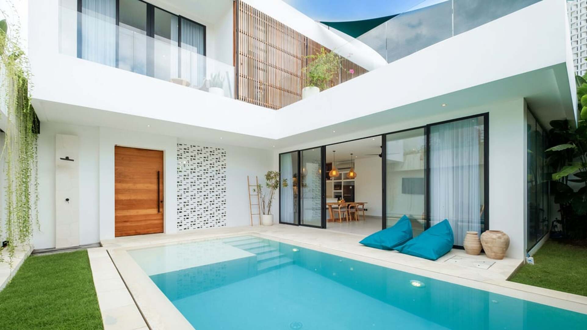 5 Star Loona Palm Canggu Estate - Contemporary Tropical Escape