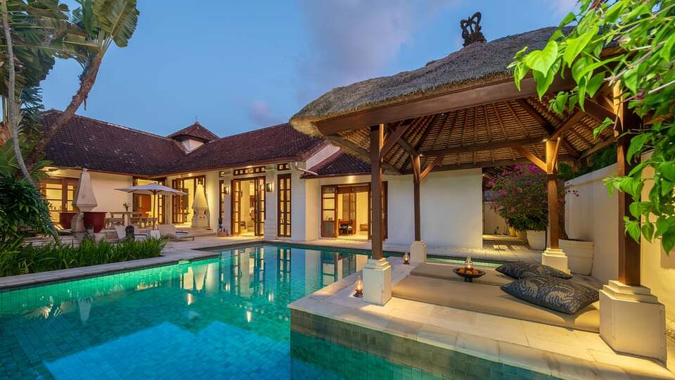 5 Star Villa V Seminyak - Balinese Tropical Charm