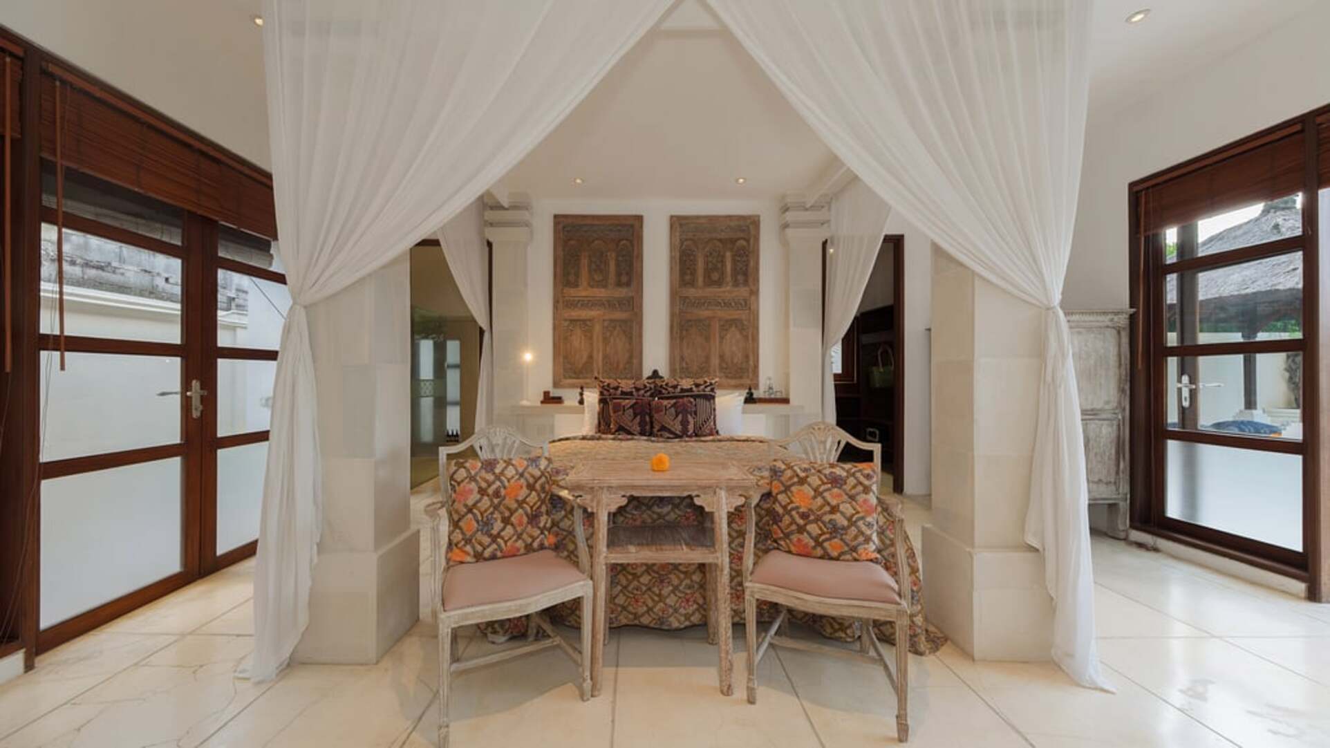 5 Star Villa V Seminyak - Balinese Tropical Charm