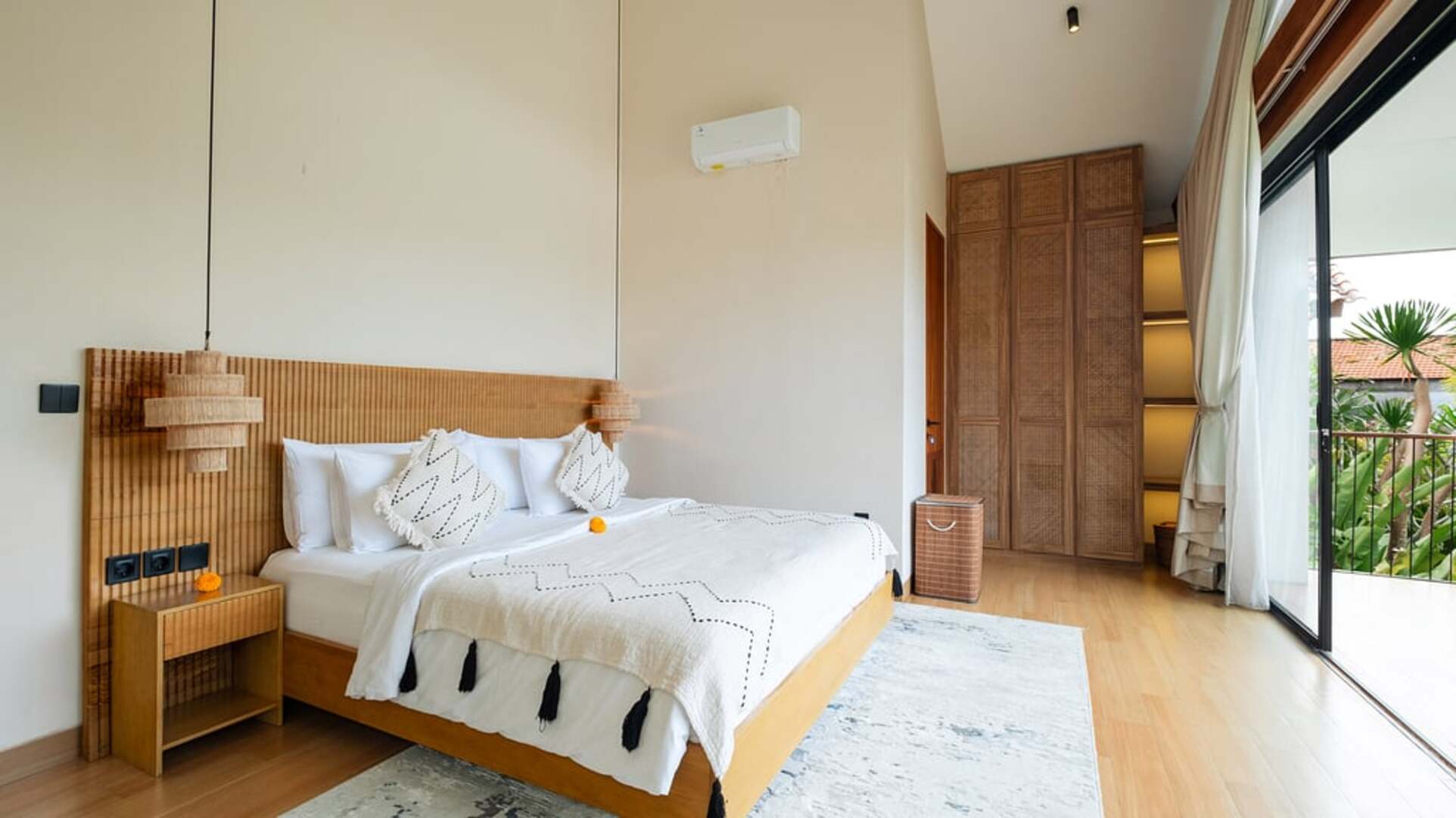 5 Star Lexington Palace Villa – Private Tropical Estate