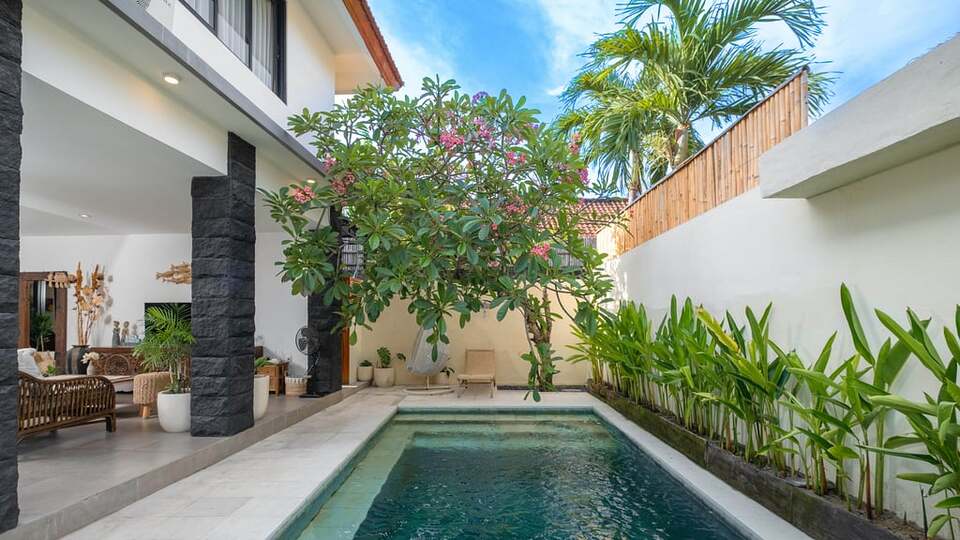 5 Star Villa Ambalika - Seminyak Serenity