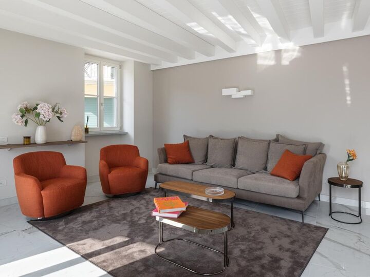 5 Star Vita B – Luxurious Lakefront Escape
