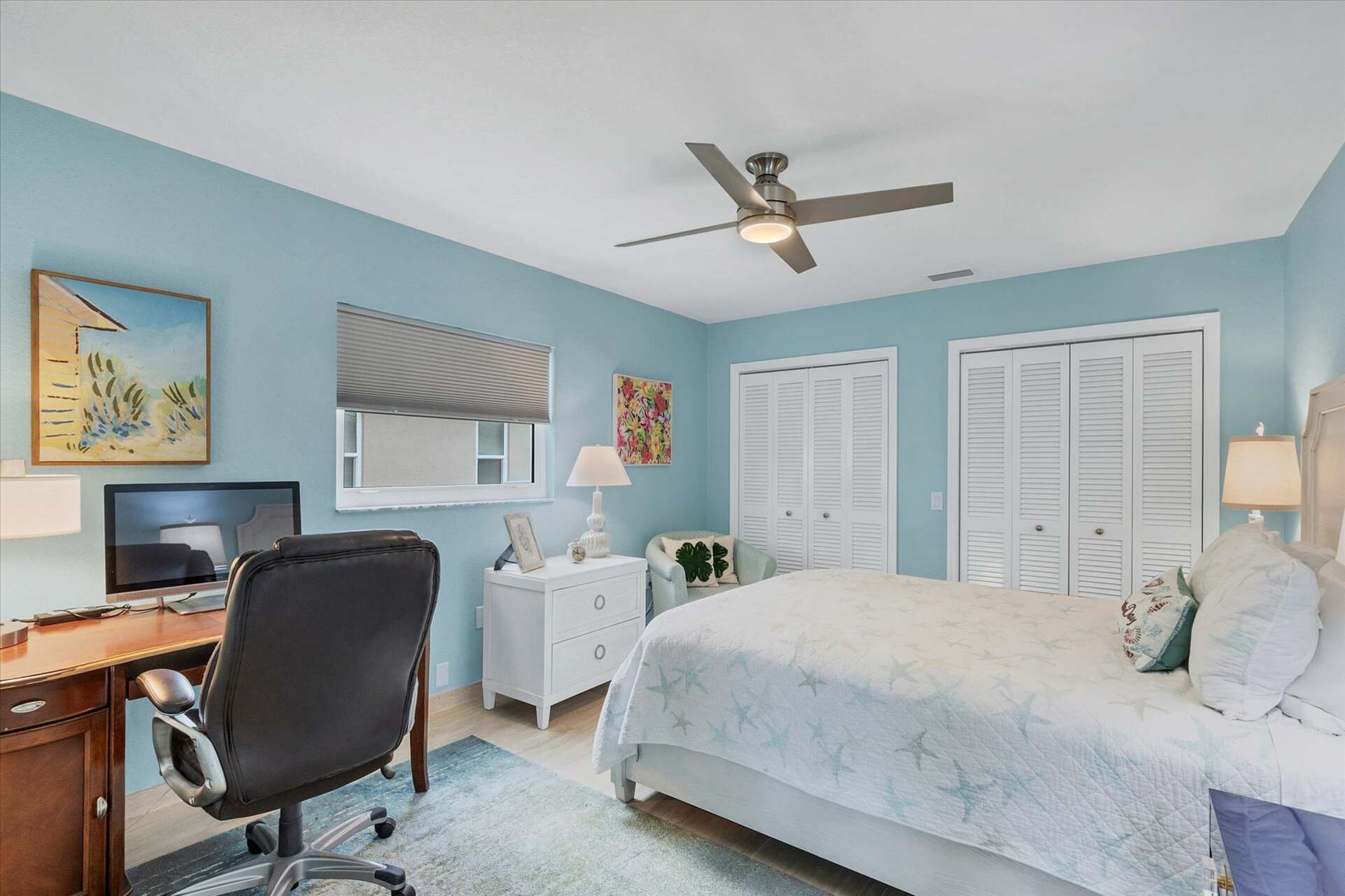 Downstairs queen bedroom with desk & chair