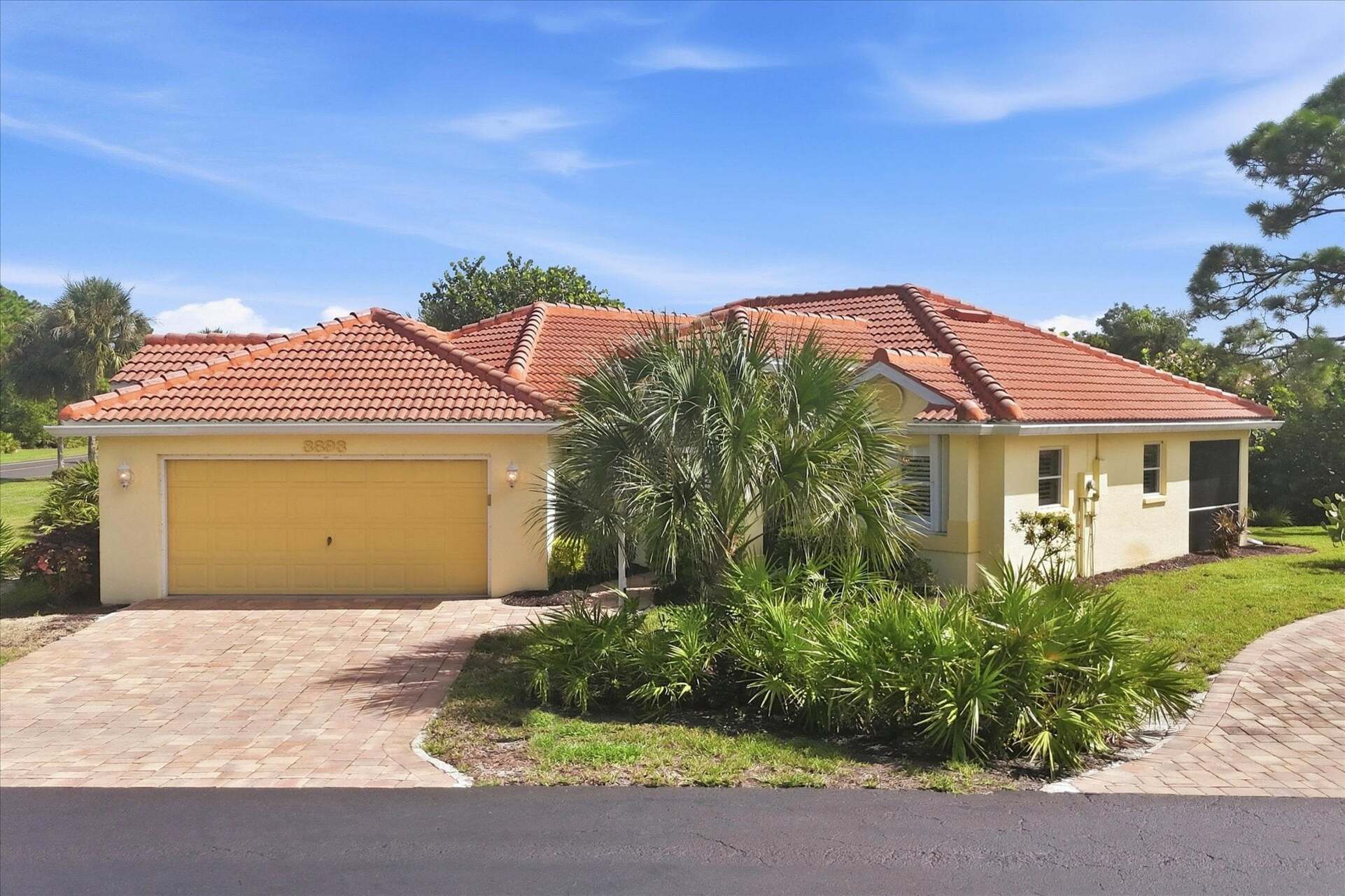 Beautiful 2 bedroom, 2 bathroom home with additional sleep space in Brunt Store Marina resort