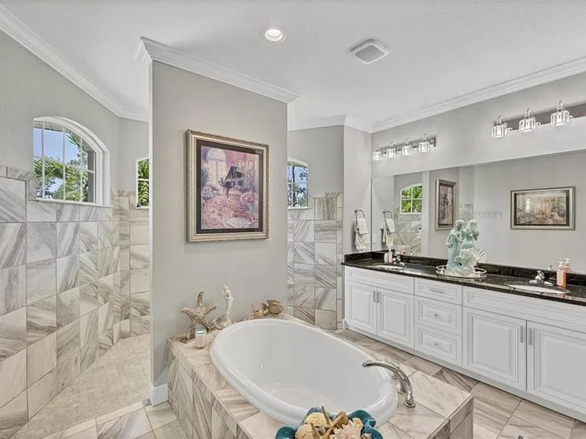 Primary en suite with large walk-in shower, soaking tub and double vanities