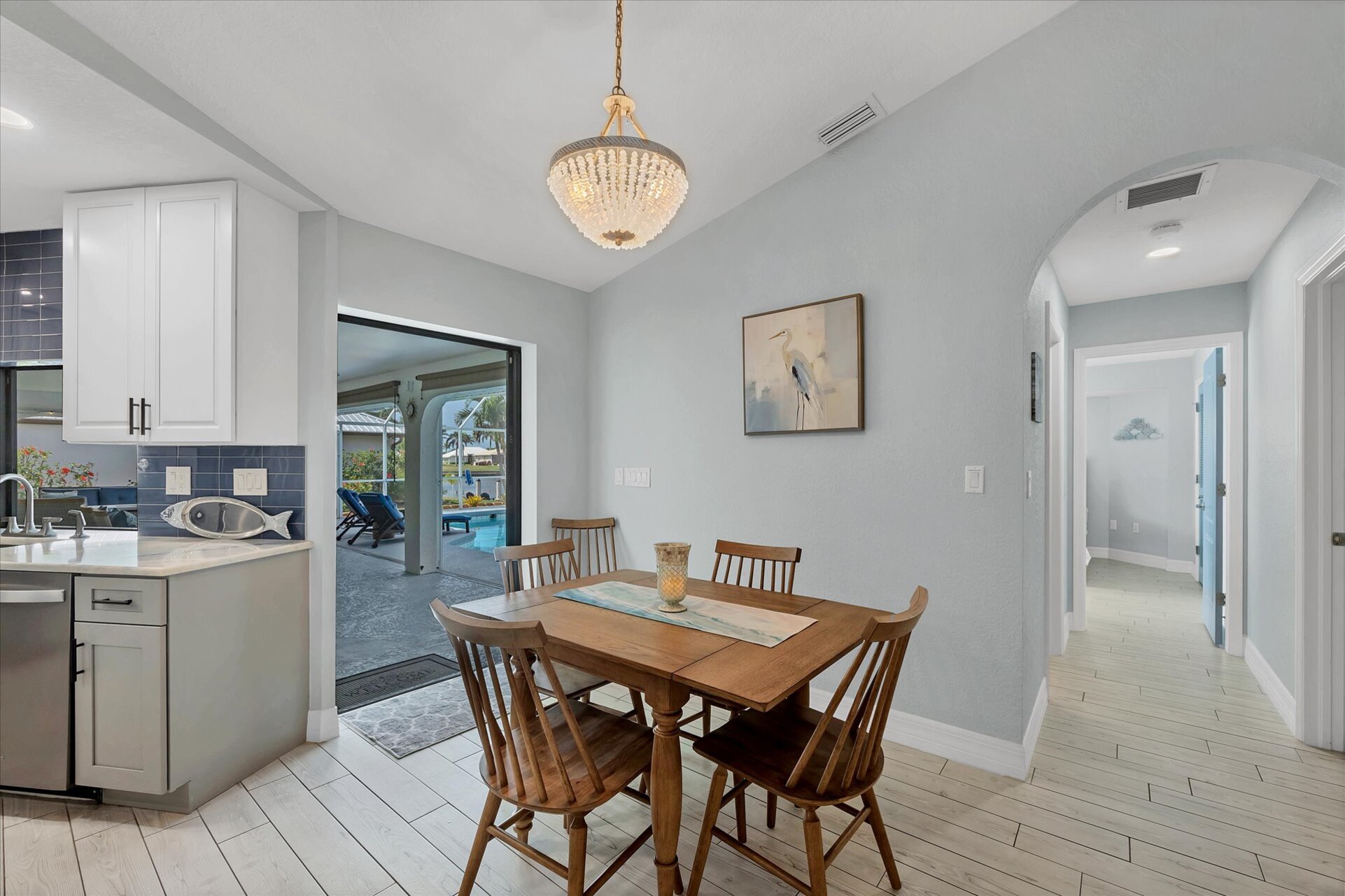 Dining table seats 4