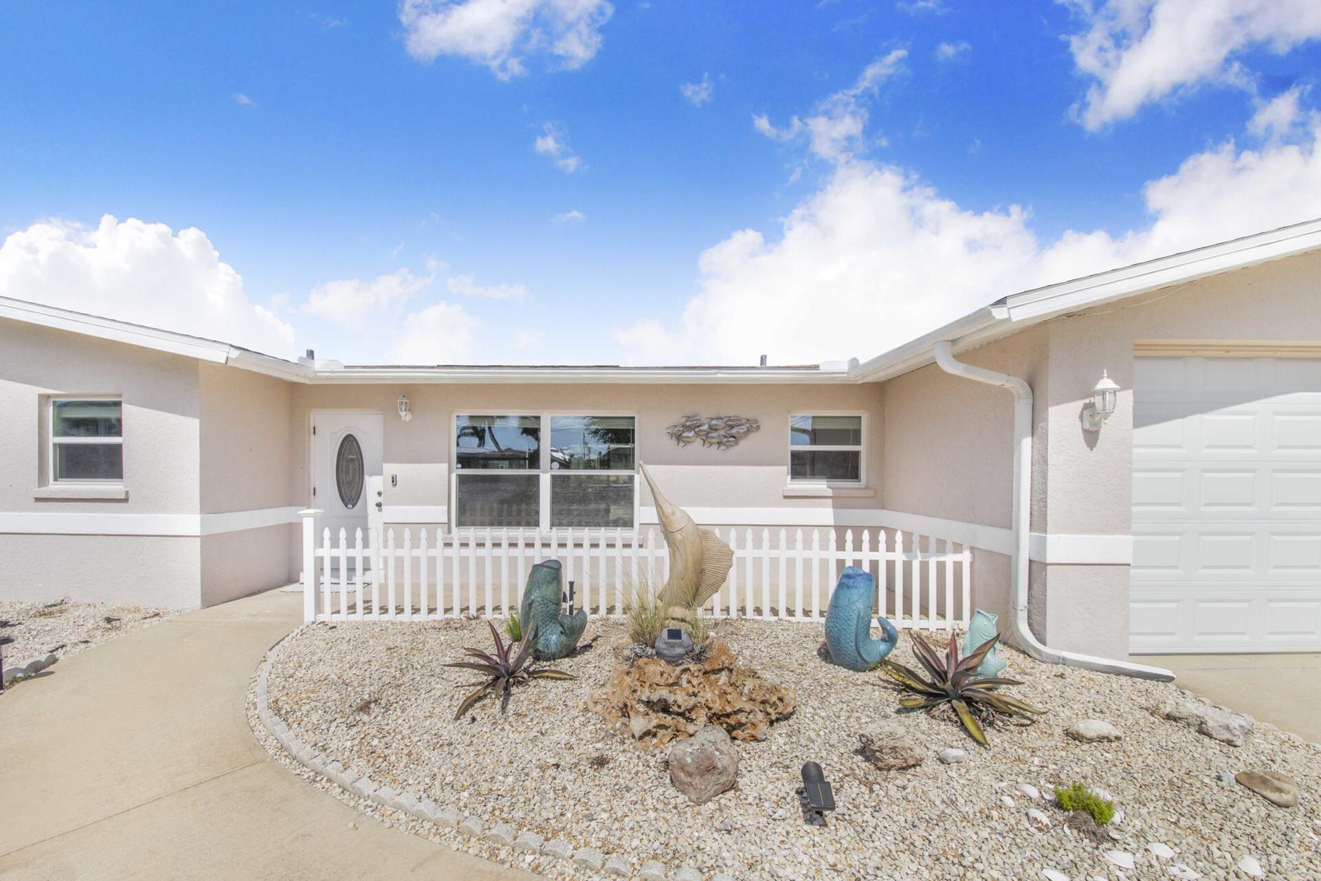 Beautiful 3 bedroom, 2 bathroom waterfront home with private pool & spa on Lemon Bay in Englewood