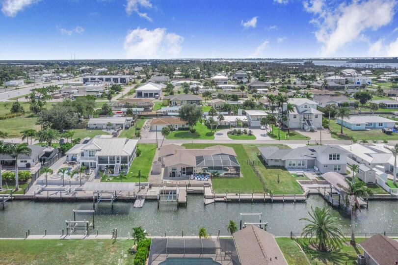 Beautiful 3 bedroom, 2 bathroom waterfront home with private pool & spa on Lemon Bay in Englewood (Boat Lift Not For Use)