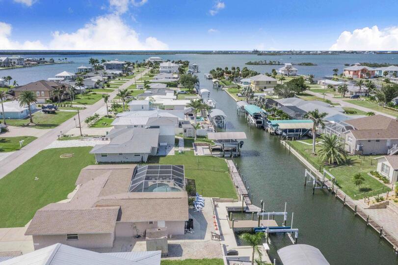 Beautiful 3 bedroom, 2 bathroom waterfront home with private pool & spa on Lemon Bay in Englewood (Boat Lift Not For Use)