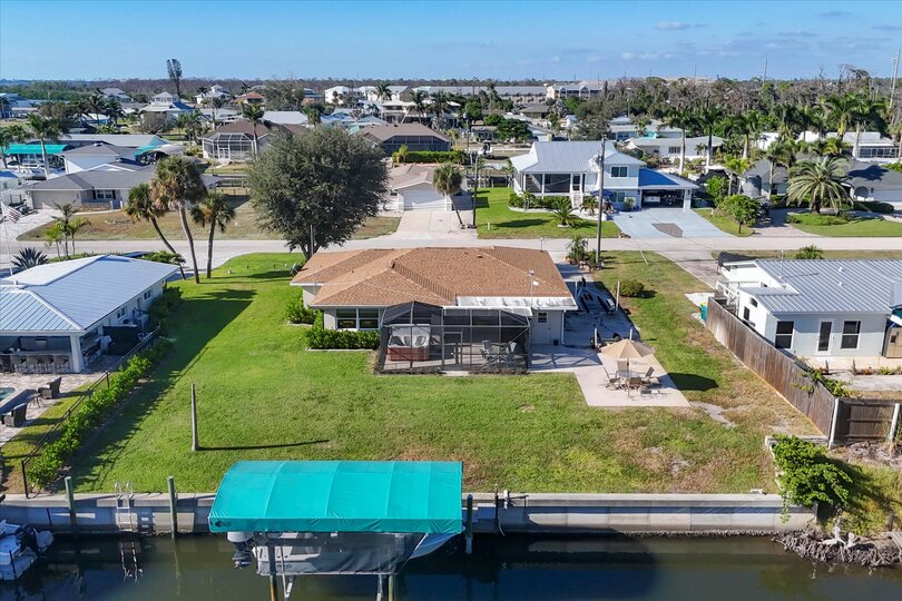 Quaint 2 bedroom, 2 bathroom waterfront home with private hot tub on Lemon Bay in Englewood, FL