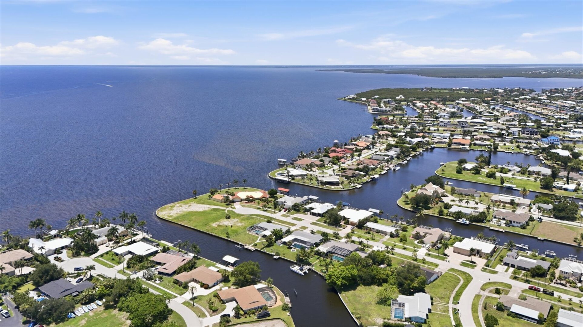 Beautiful 2 bedroom, 2 bathroom waterfront home with private pool in Port Charlotte