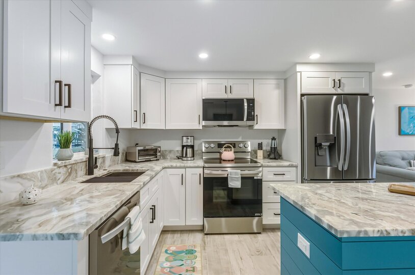 Bright, open, fully-equipped kitchen