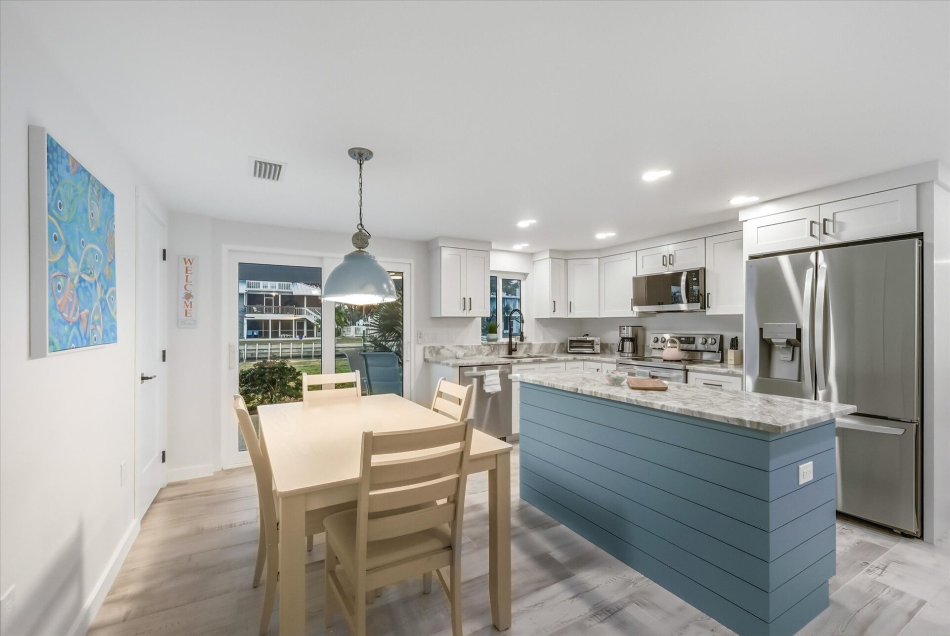 Kitchen / Dining Area