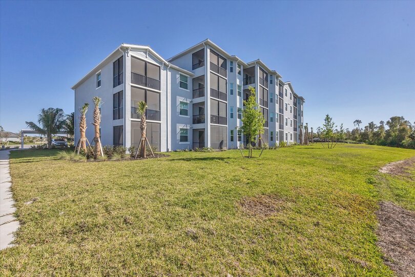 3 bedroom, 2 bathroom, 1st floor condo in the beautiful Heritage Landing Golf Resort & Country Club