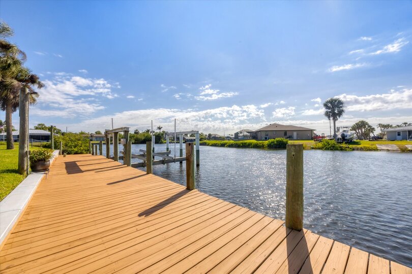 Dock Available 10' x 150' (Boat lift is not for guest use) Two Kayaks are available for Guest use