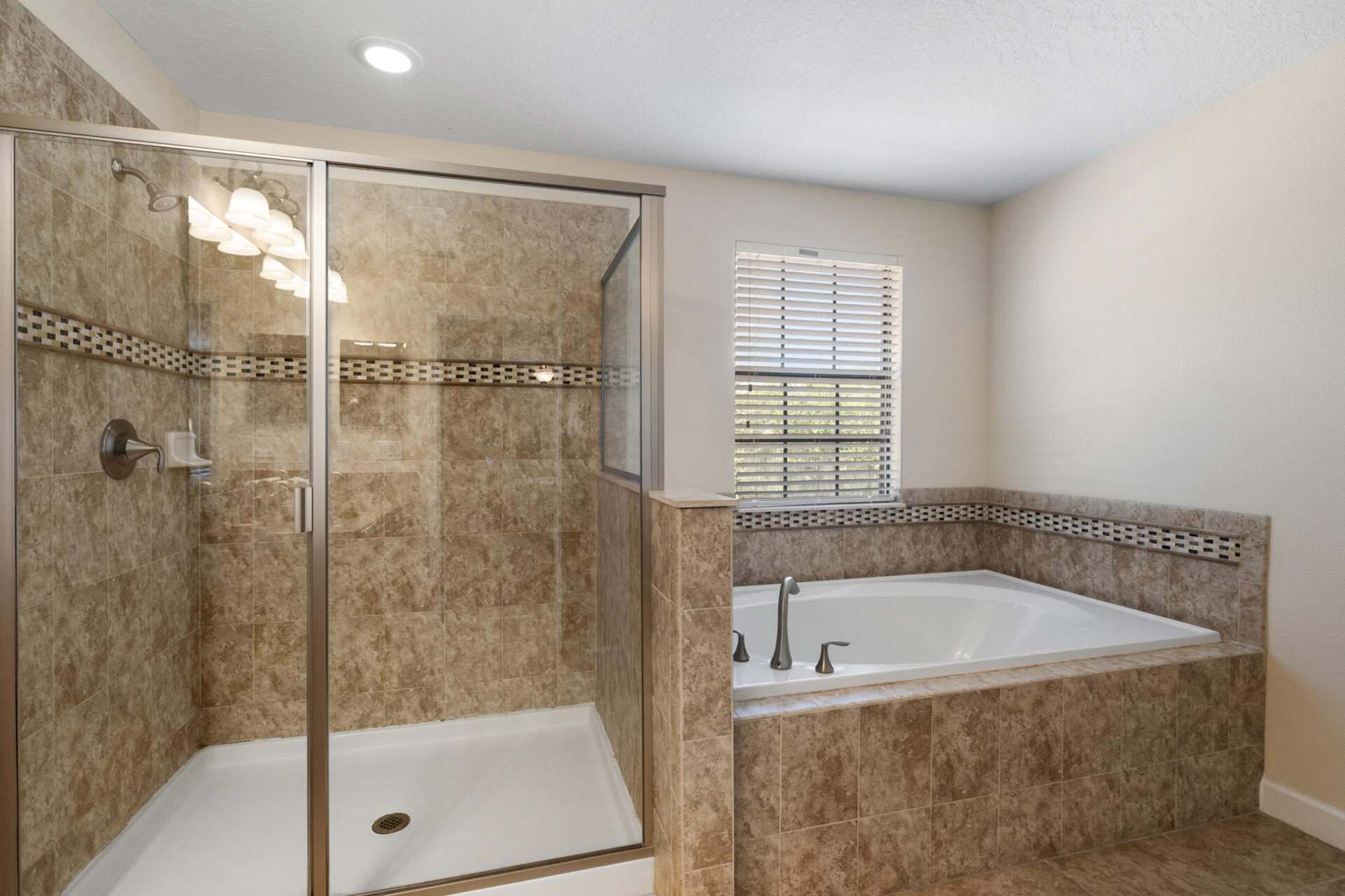 Master King Bathroom 1 Upstairs Tub & Shower