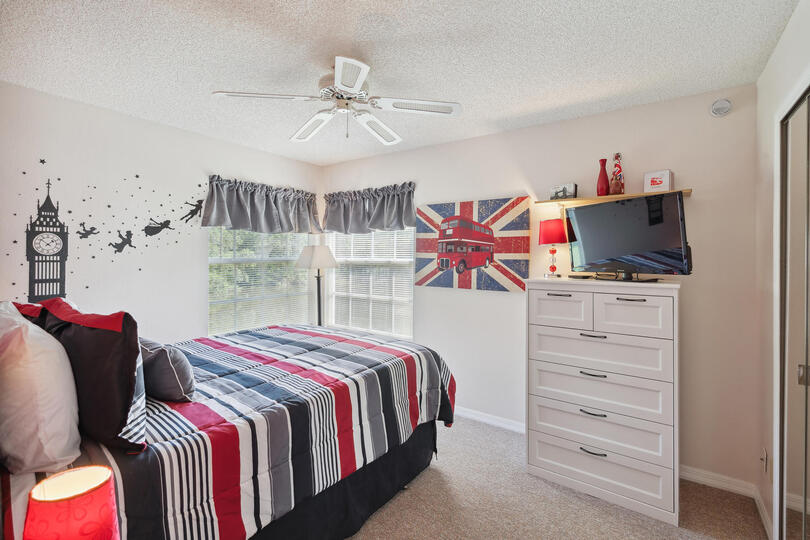 Queen Bedroom 2 32" TV