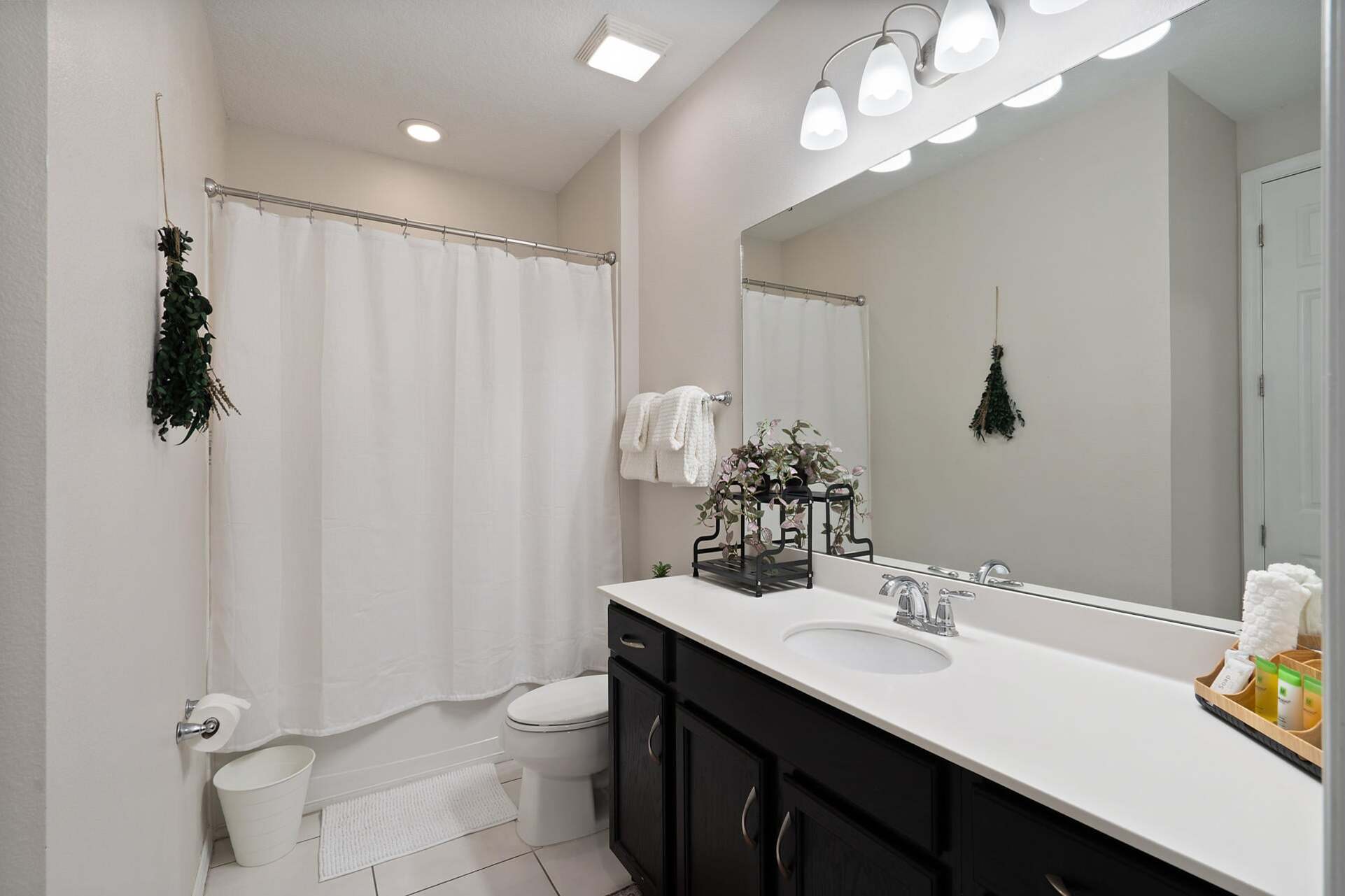 Hall Bathroom 4 Upstairs Tub/Shower Combo