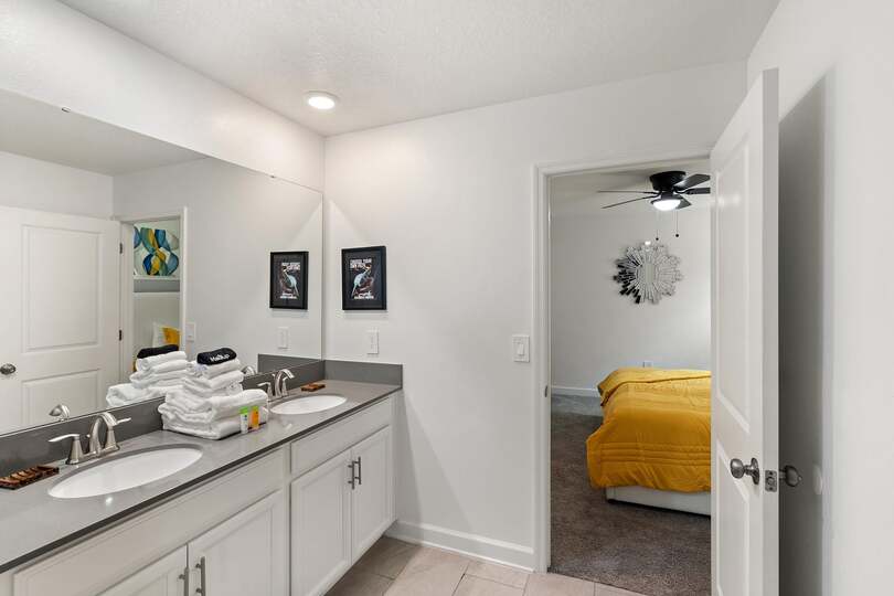 Jack N Jill Bathroom 4 Upstairs Shower (Beds 3 & 8)