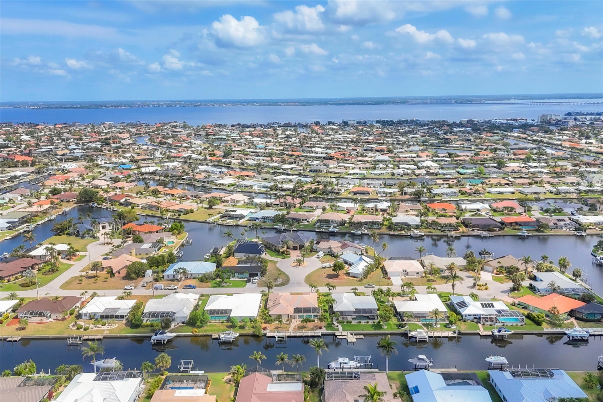 Beautiful 3-Bedroom, 2.5-Bathroom Canal-front home with Private Pool in Punta Gorda Isles