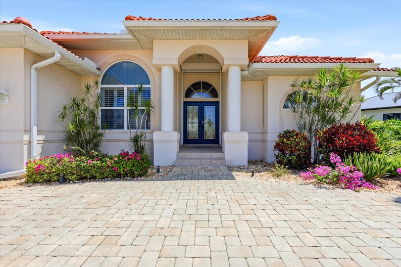 3 bedroom, 2 bathroom waterfront home with private pool in Punta Gorda, FL